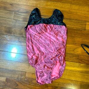 Short sleeve pink Leo in pink